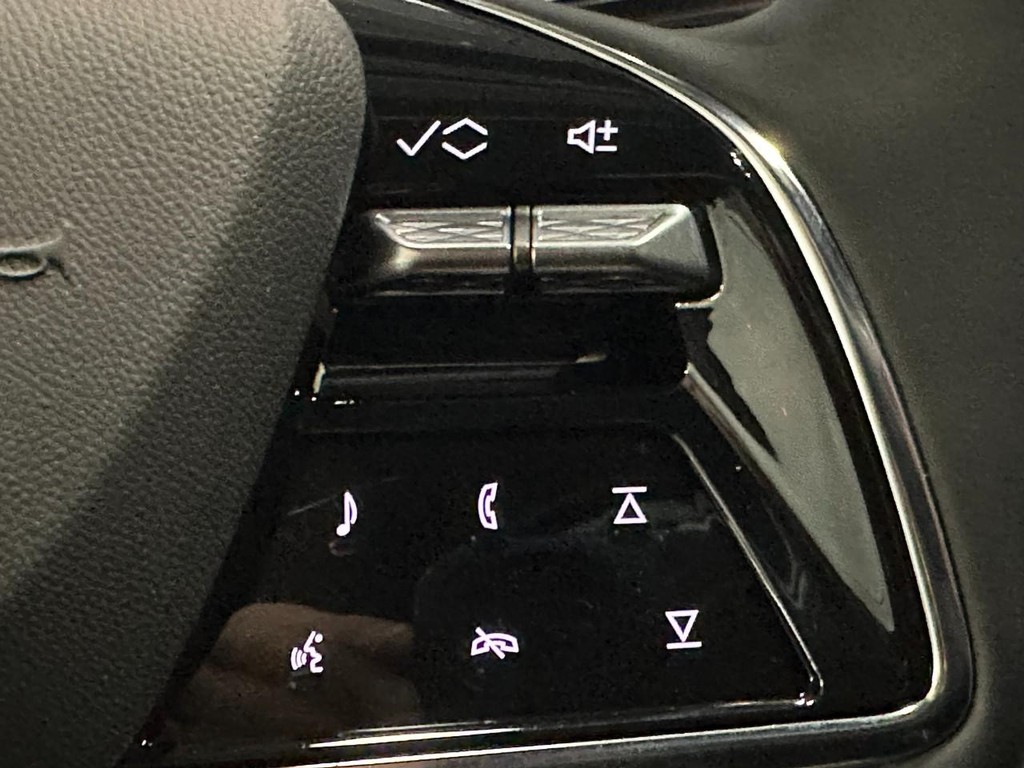 Cadillac OPTIQ Vehicle Full-screen Gallery Image 11