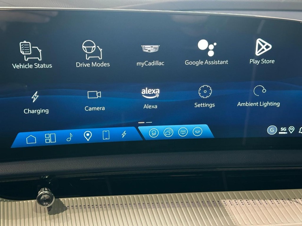 Cadillac OPTIQ Vehicle Full-screen Gallery Image 12