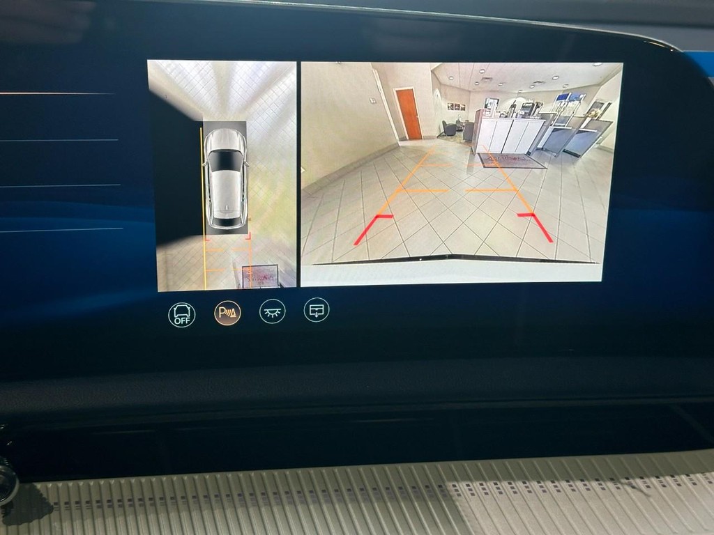 Cadillac OPTIQ Vehicle Full-screen Gallery Image 13