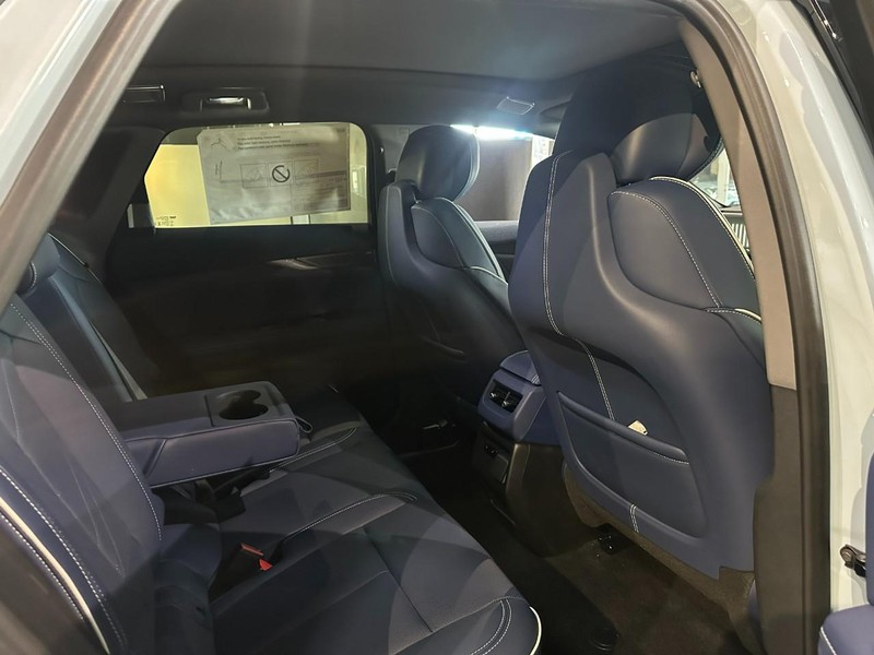 Cadillac OPTIQ Vehicle Full-screen Gallery Image 4