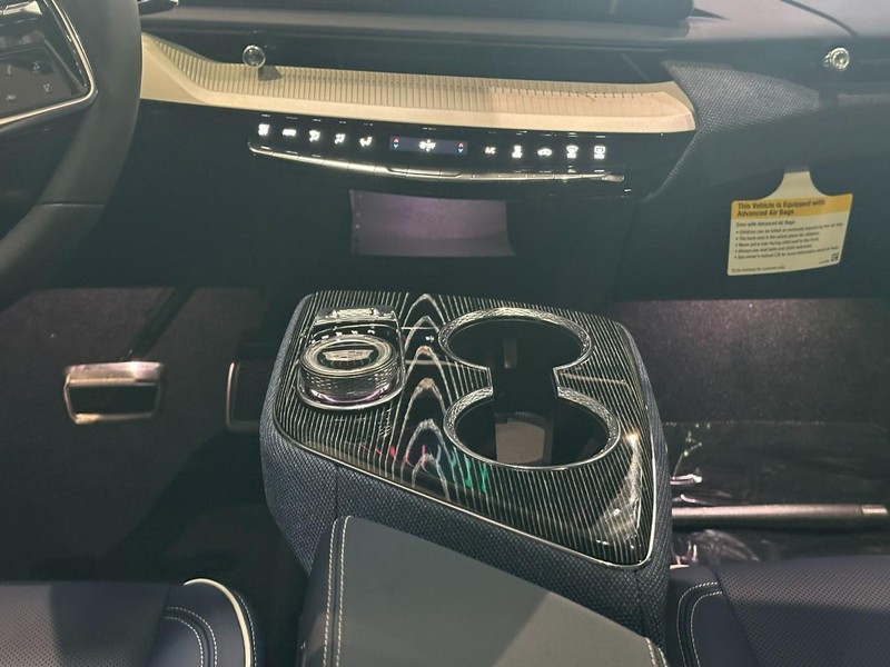 Cadillac OPTIQ Vehicle Full-screen Gallery Image 7