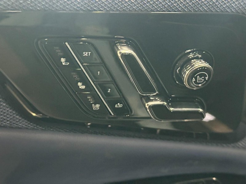 Cadillac OPTIQ Vehicle Full-screen Gallery Image 9