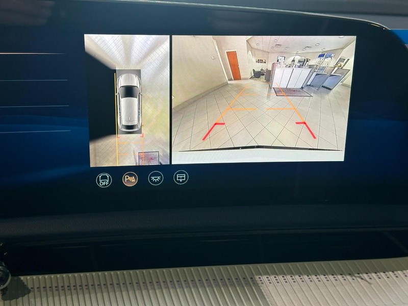 Cadillac OPTIQ Vehicle Full-screen Gallery Image 13