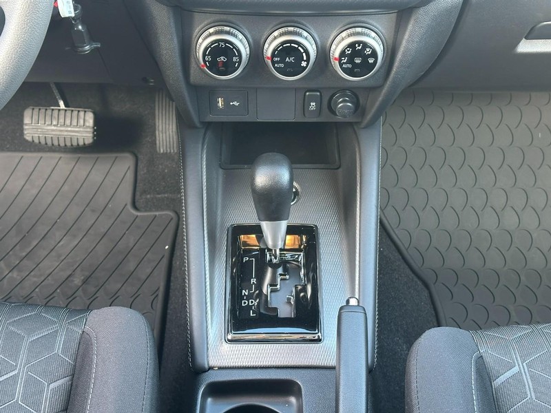 Mitsubishi Outlander Sport Vehicle Full-screen Gallery Image 8