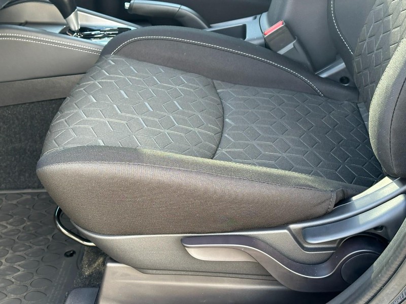 Mitsubishi Outlander Sport Vehicle Full-screen Gallery Image 10