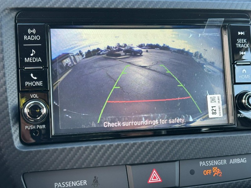 Mitsubishi Outlander Sport Vehicle Full-screen Gallery Image 14