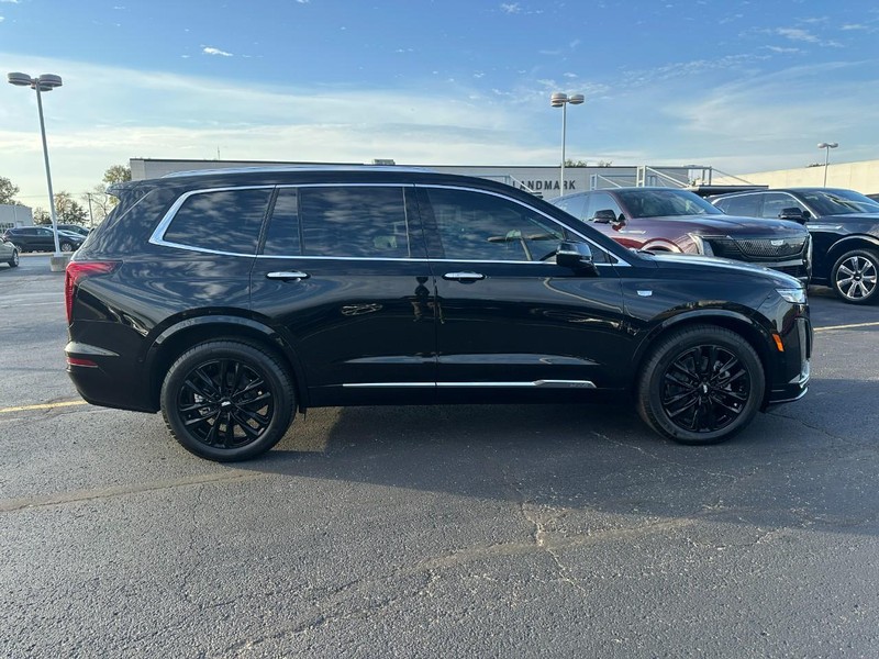 Cadillac XT6 Vehicle Full-screen Gallery Image 2