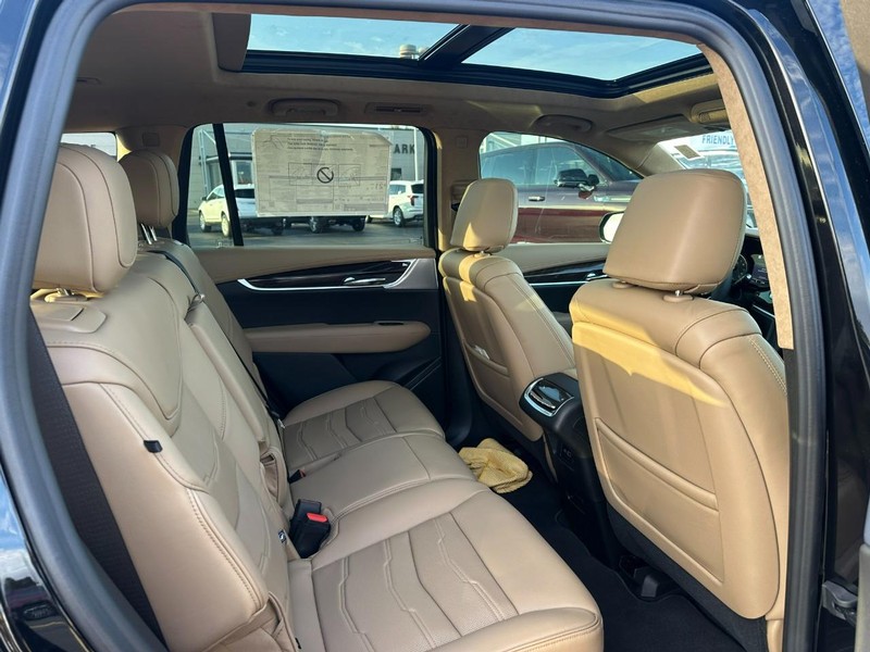 Cadillac XT6 Vehicle Full-screen Gallery Image 4