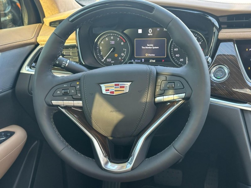 Cadillac XT6 Vehicle Full-screen Gallery Image 7