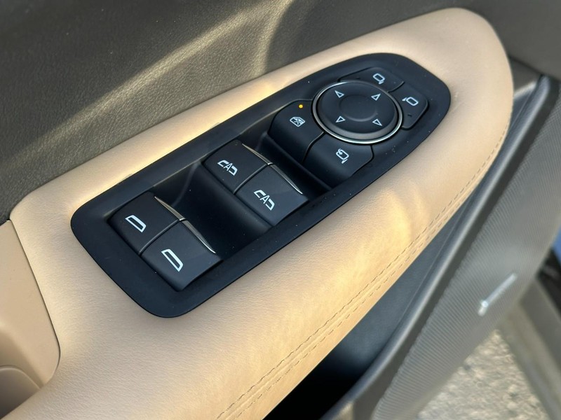 Cadillac XT6 Vehicle Full-screen Gallery Image 10