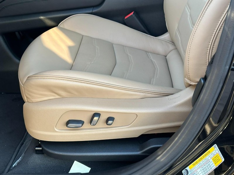 Cadillac XT6 Vehicle Full-screen Gallery Image 12