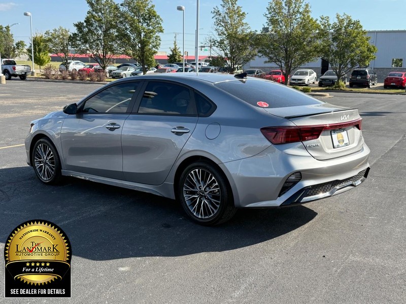 Kia Forte Vehicle Full-screen Gallery Image 6