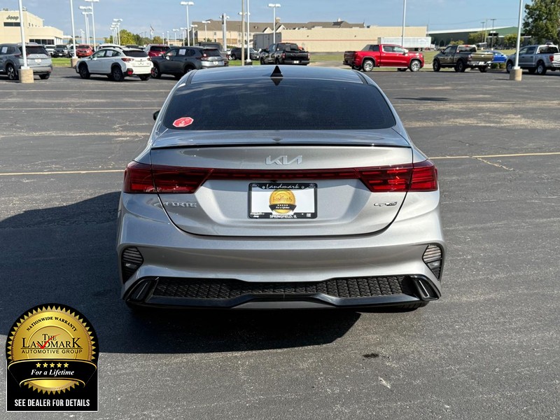 Kia Forte Vehicle Full-screen Gallery Image 7