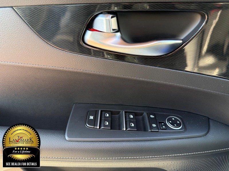 Kia Forte Vehicle Full-screen Gallery Image 8