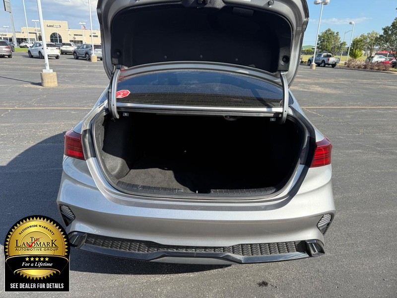 Kia Forte Vehicle Full-screen Gallery Image 19