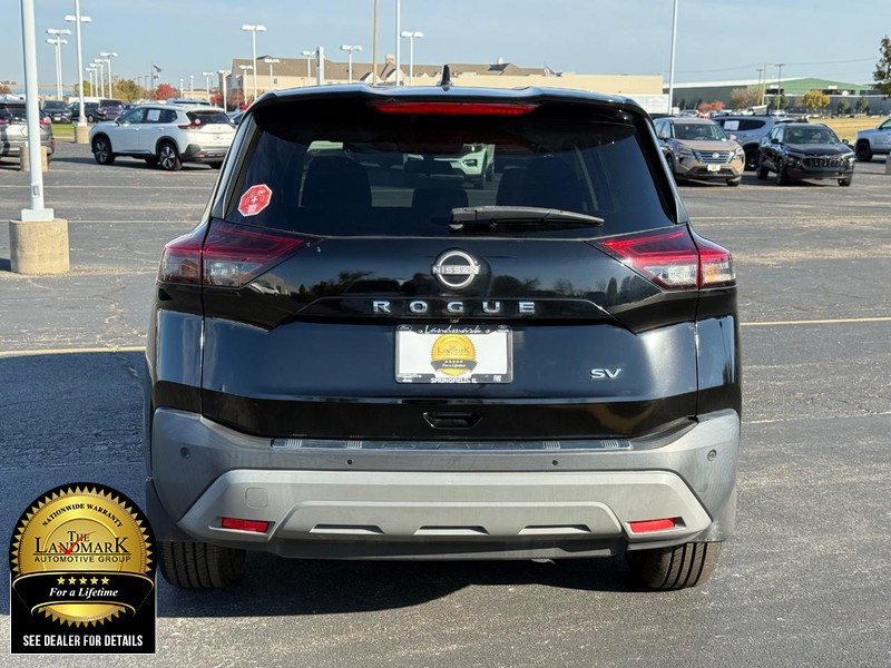 Nissan Rogue Vehicle Full-screen Gallery Image 7