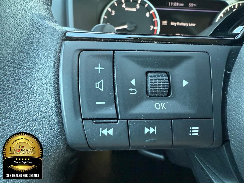 Nissan Rogue Vehicle Full-screen Gallery Image 10