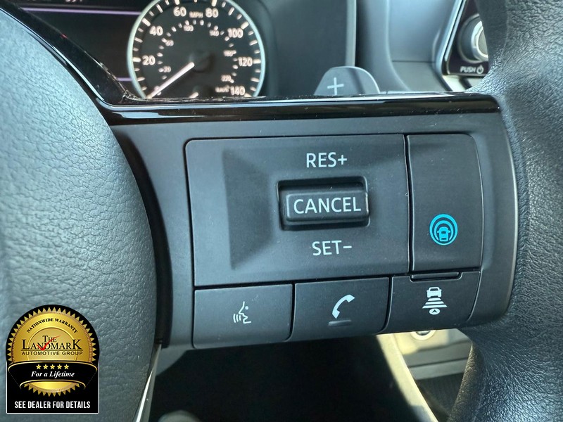 Nissan Rogue Vehicle Full-screen Gallery Image 11