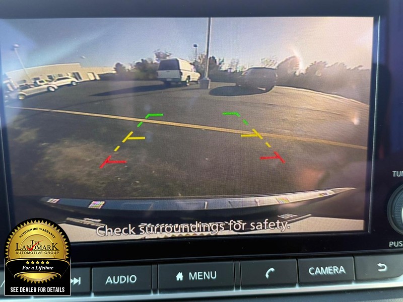 Nissan Rogue Vehicle Full-screen Gallery Image 13