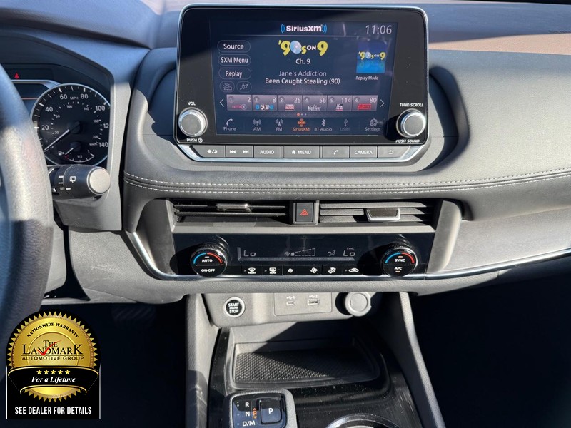 Nissan Rogue Vehicle Full-screen Gallery Image 17