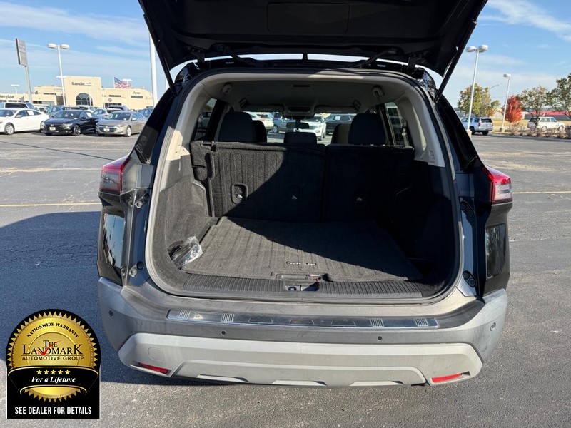 Nissan Rogue Vehicle Full-screen Gallery Image 18