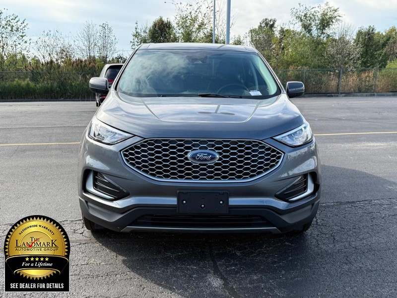 Ford Edge Vehicle Full-screen Gallery Image 4