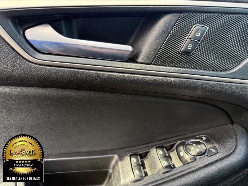 Ford Edge Vehicle Full-screen Gallery Image 8