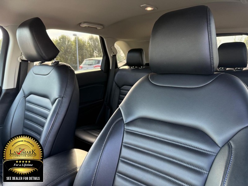 Ford Edge Vehicle Full-screen Gallery Image 9