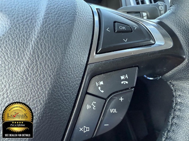 Ford Edge Vehicle Full-screen Gallery Image 11