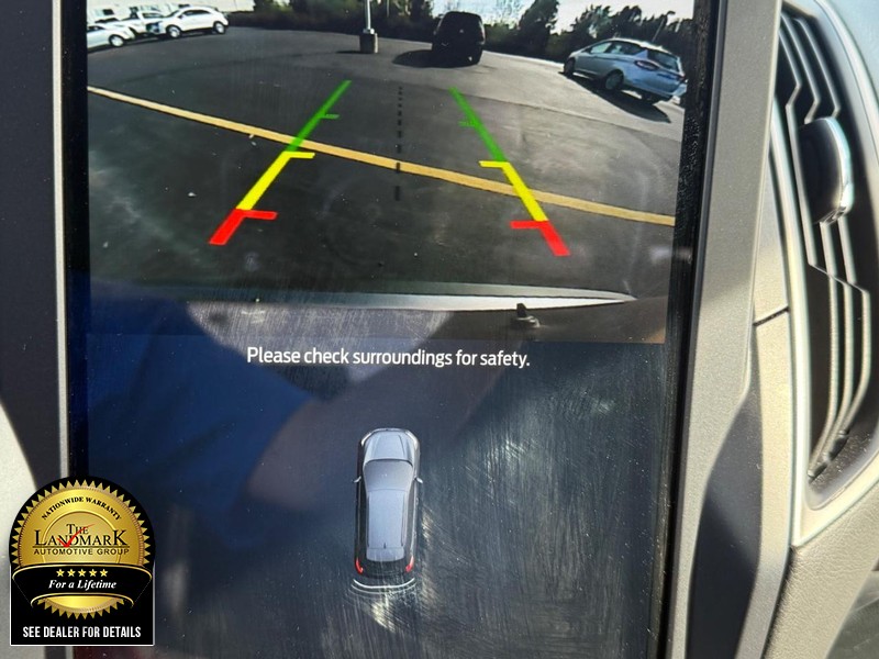 Ford Edge Vehicle Full-screen Gallery Image 13