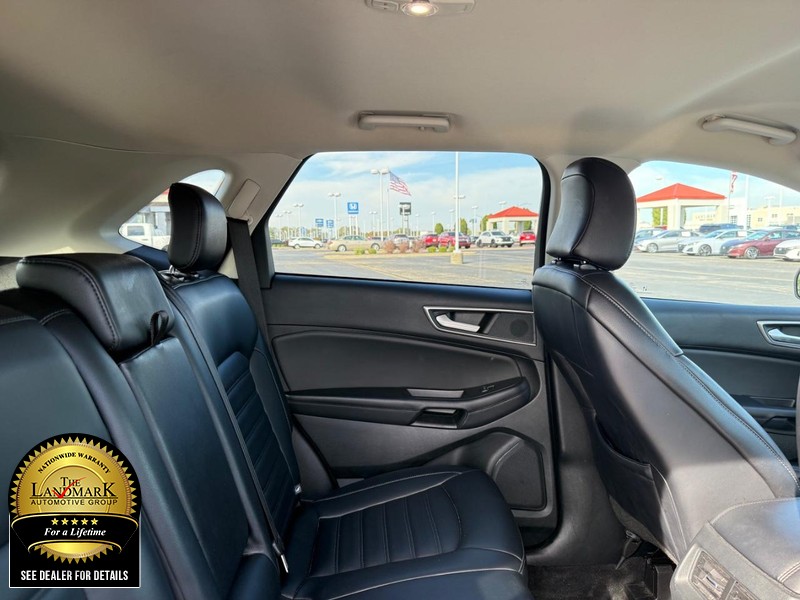 Ford Edge Vehicle Full-screen Gallery Image 15