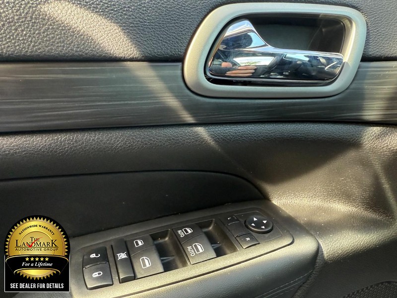 Jeep Grand Cherokee WK Vehicle Full-screen Gallery Image 8