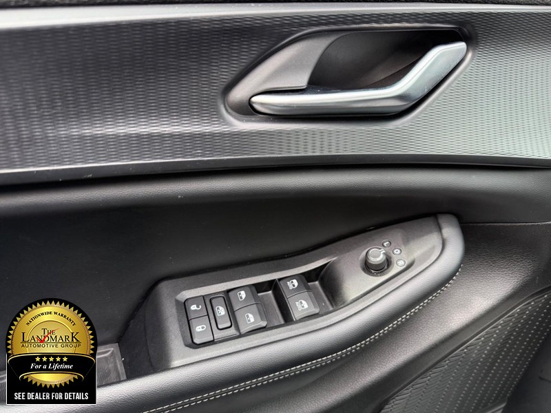 Jeep Grand Cherokee L Vehicle Full-screen Gallery Image 8