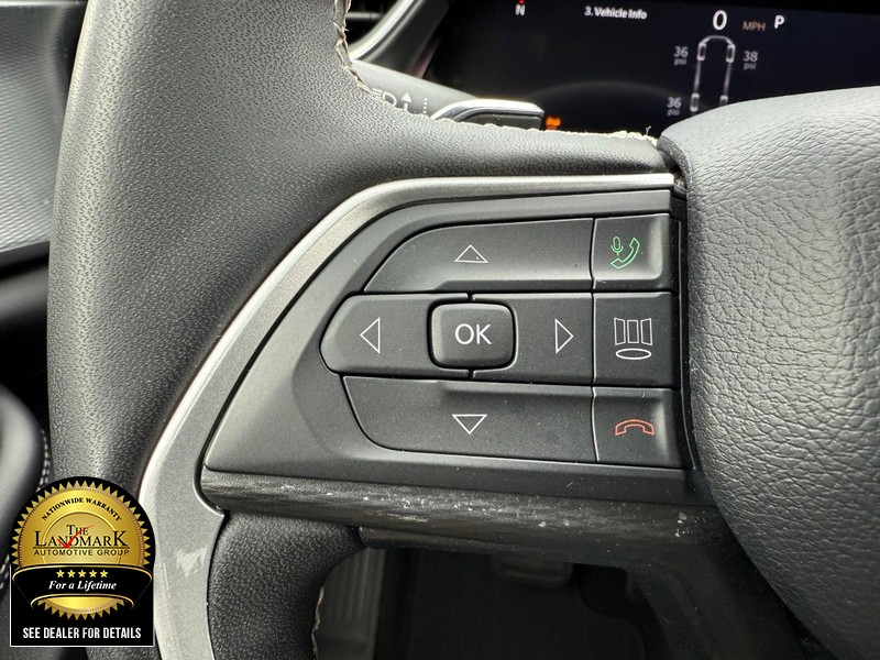 Jeep Grand Cherokee L Vehicle Full-screen Gallery Image 10