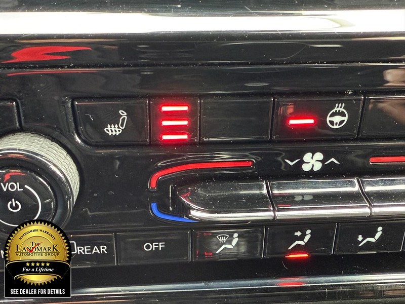 Jeep Grand Cherokee L Vehicle Full-screen Gallery Image 14