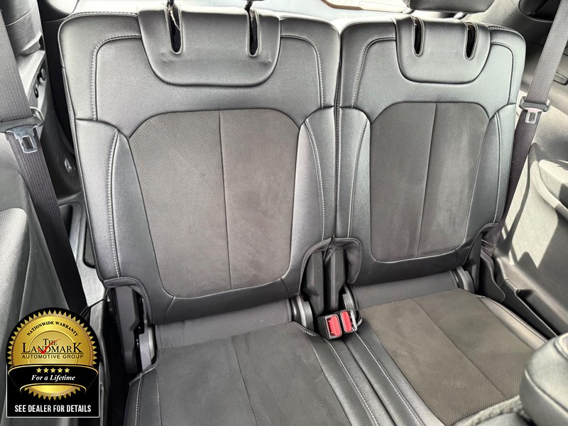 Jeep Grand Cherokee L Vehicle Full-screen Gallery Image 17