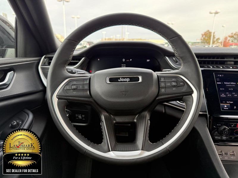 Jeep Grand Cherokee L Vehicle Full-screen Gallery Image 19