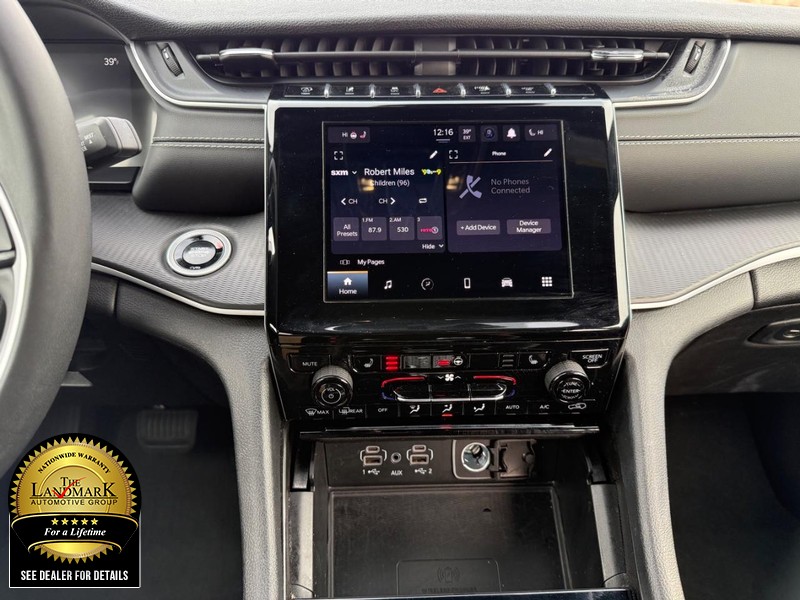 Jeep Grand Cherokee L Vehicle Full-screen Gallery Image 20