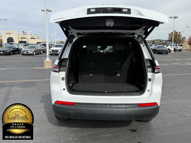 Jeep Grand Cherokee L Vehicle Full-screen Gallery Image 21