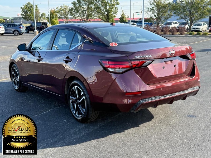 Nissan Sentra Vehicle Full-screen Gallery Image 6