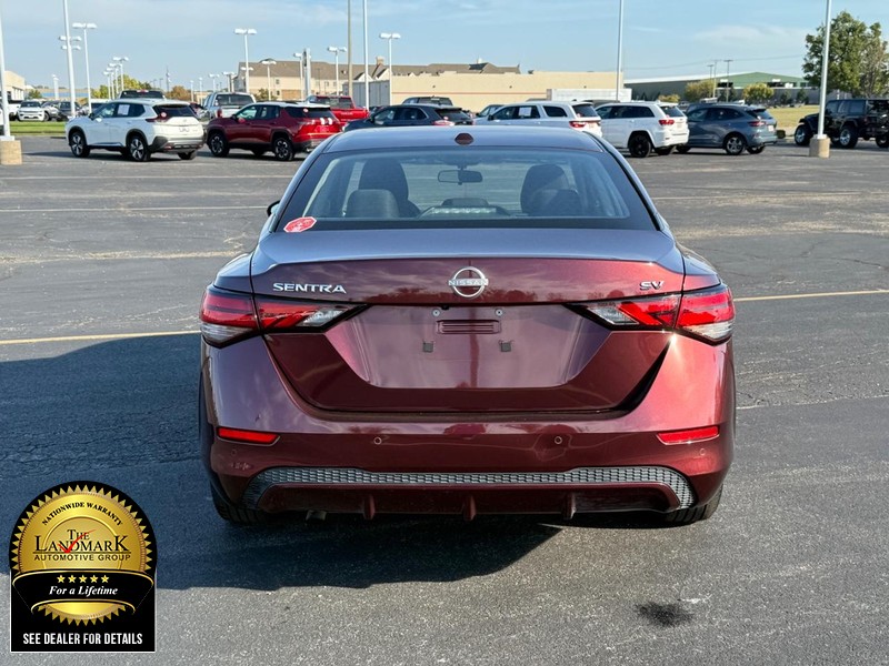 Nissan Sentra Vehicle Full-screen Gallery Image 7