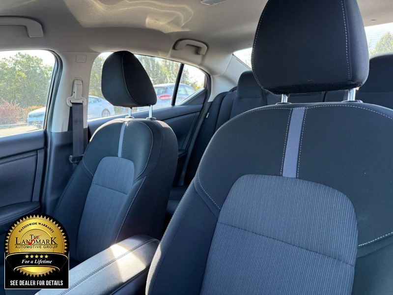 Nissan Sentra Vehicle Full-screen Gallery Image 9