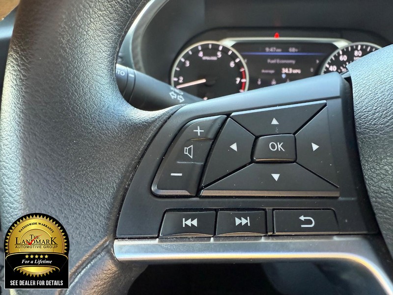 Nissan Sentra Vehicle Full-screen Gallery Image 10