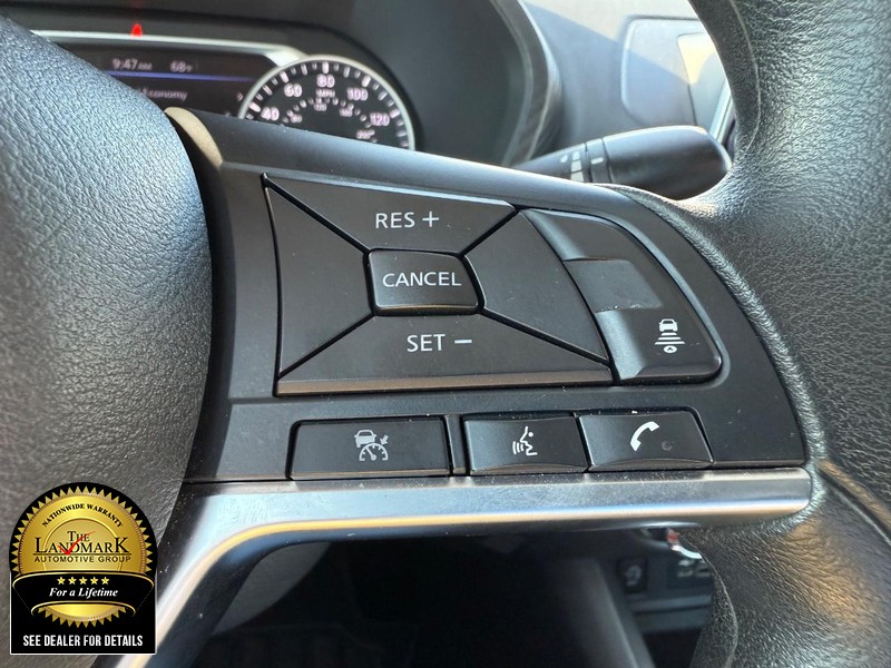 Nissan Sentra Vehicle Full-screen Gallery Image 11