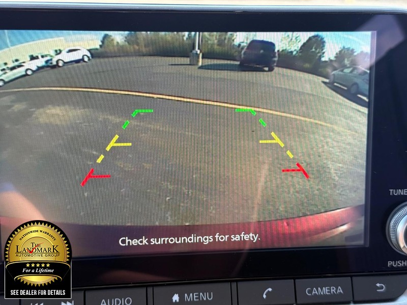 Nissan Sentra Vehicle Full-screen Gallery Image 13