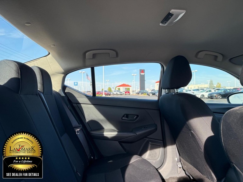 Nissan Sentra Vehicle Full-screen Gallery Image 14