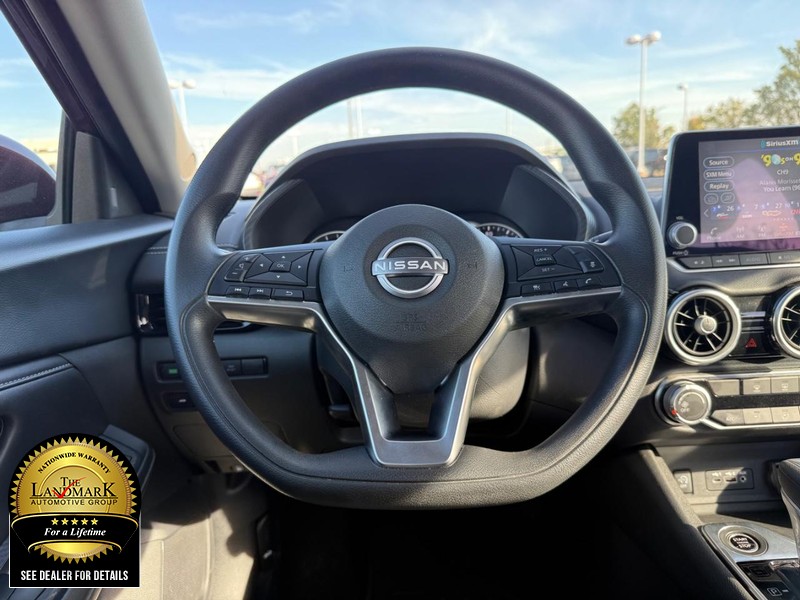 Nissan Sentra Vehicle Full-screen Gallery Image 16