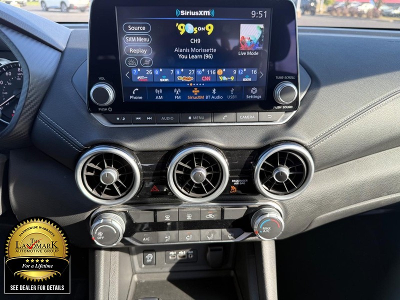 Nissan Sentra Vehicle Full-screen Gallery Image 17