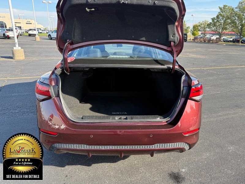 Nissan Sentra Vehicle Full-screen Gallery Image 18