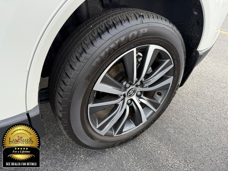 Toyota Venza Vehicle Full-screen Gallery Image 19